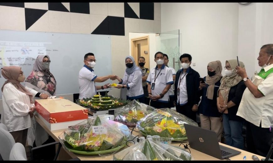 HUT ke-72 Bank BTN, Serahkan Mobil Pengangkut Sampah ke Pemkot Parepare